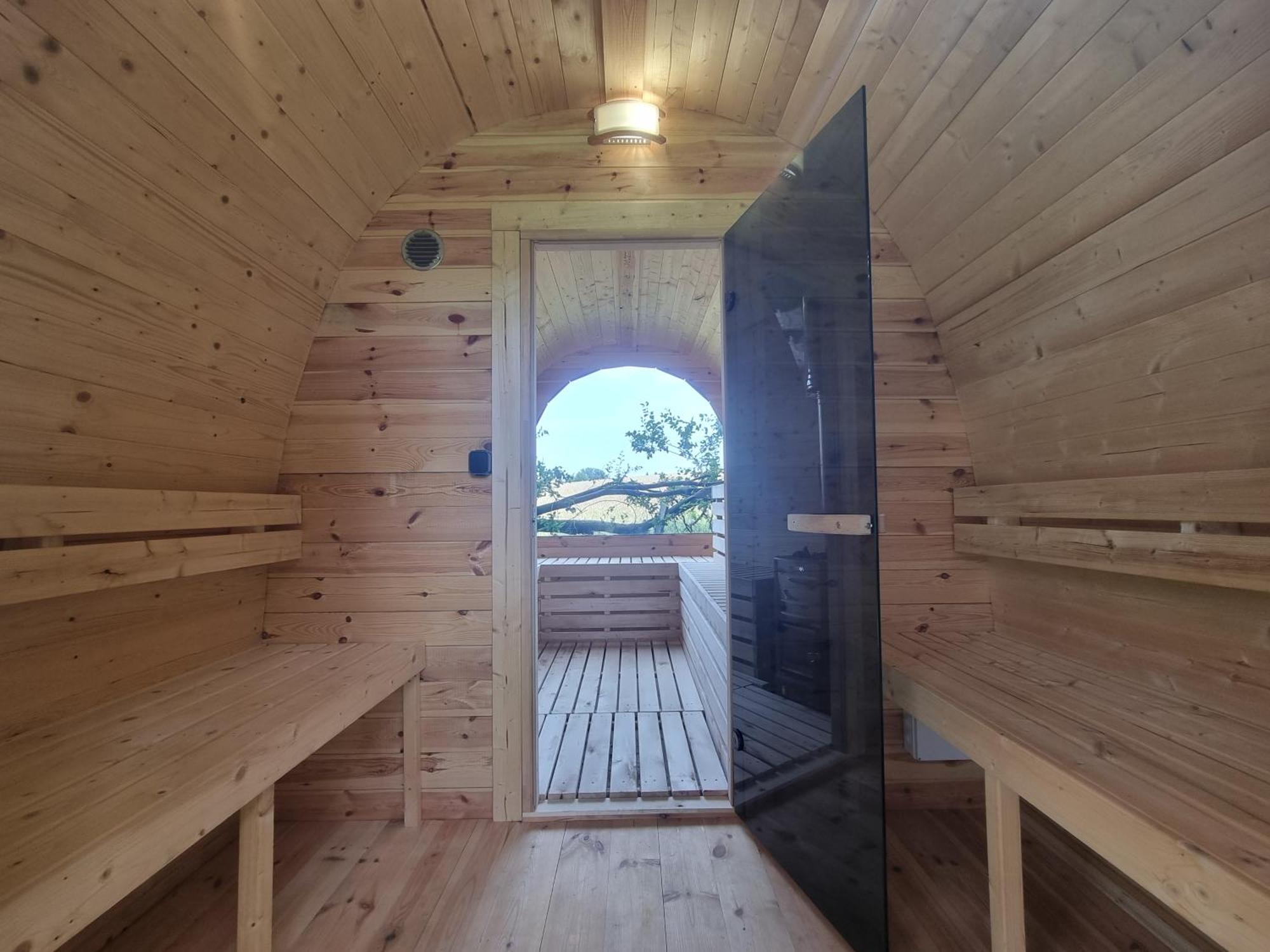 Loft Apartment Mit Grosser Badewanne A Mugeln Bagian luar foto